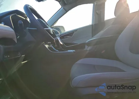 2021 Toyota Rav4 Xle z USA, uszkodzony, nr VIN 2T3W1RFVXMC119594